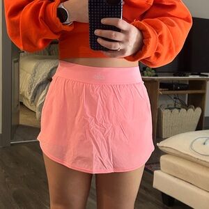 Alo skirt in super cute light pink! Size small
